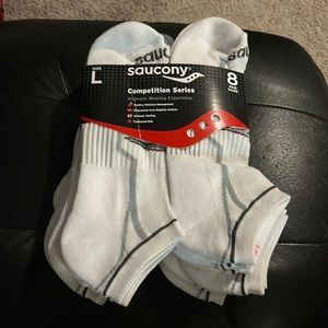 Saucony Competition Series 8 pair of socks Mens Large fits shoe size 9-12 white